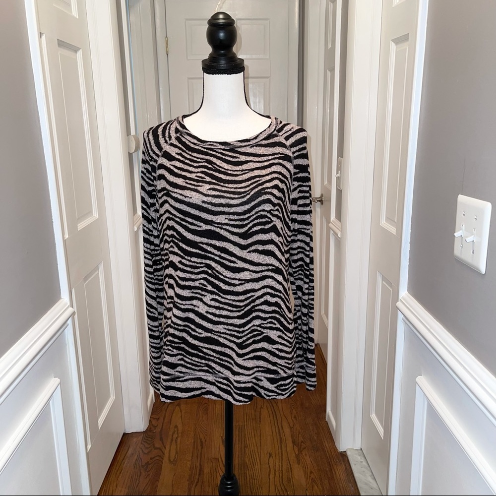 Onyx zebra blank & heathered grey pattern long sleeve crew neck light sweater M